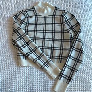 Fitted cropped sweater